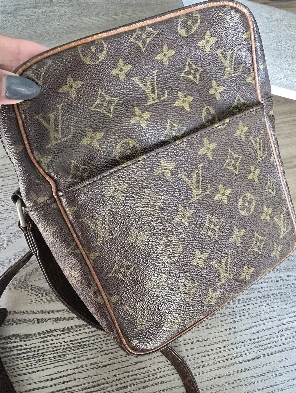Authentic Louis Vuitton Monogram Canvas Messenger Bag in Brown